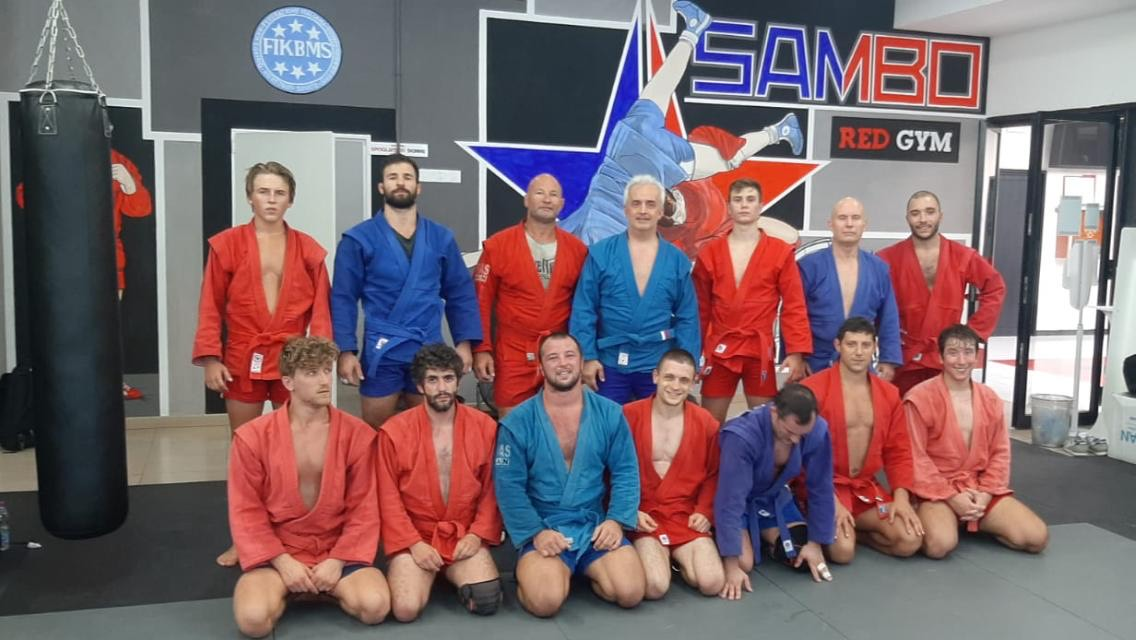 images/COLLEGIALE_SAMBO.png